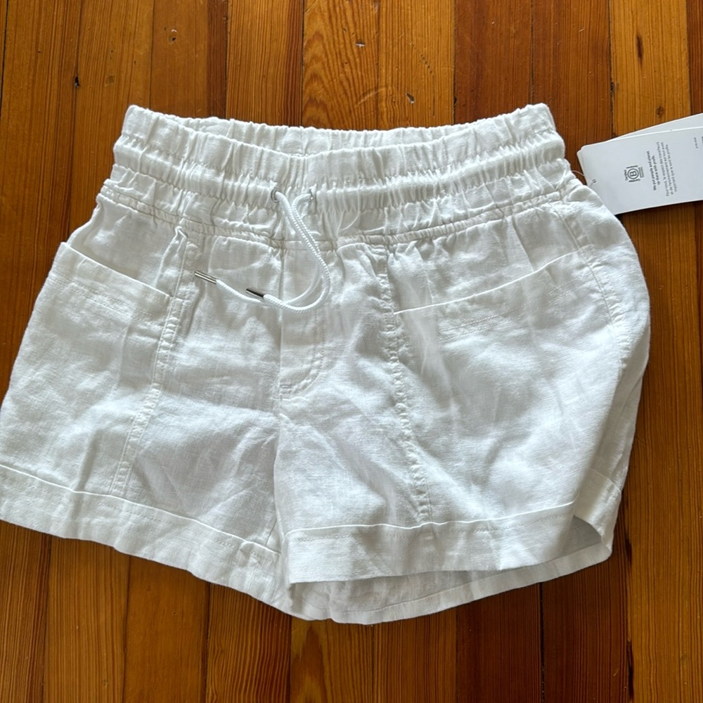 NWT white Athleta shorts size 2
